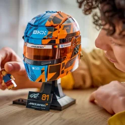 LEGO® Editions McLaren Mastercard F1® Team Oscar Piastri hjelm 43017