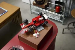 LEGO® Icons Ferrari F2004 og Michael Schumacher 11375
