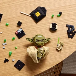 LEGO® Star Wars™ Byste av Yoda™ 75438