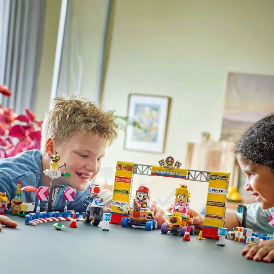 LEGO® Super Mario™: Mario Kart™ – Baby Peach og Grand Prix 72036